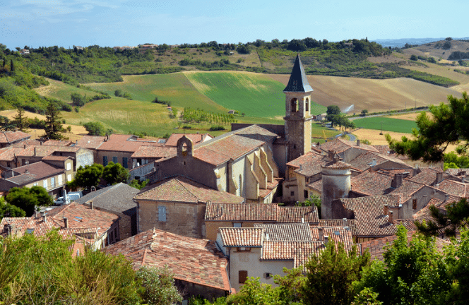 vue en hauteur village de Lautrec dans le Tarn